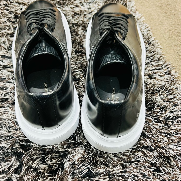 LV Men sneakers - Picture 4 of 7